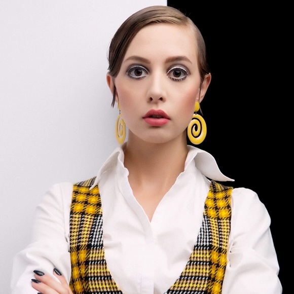 About your posher, Sarah B! - Picture 4 of 8